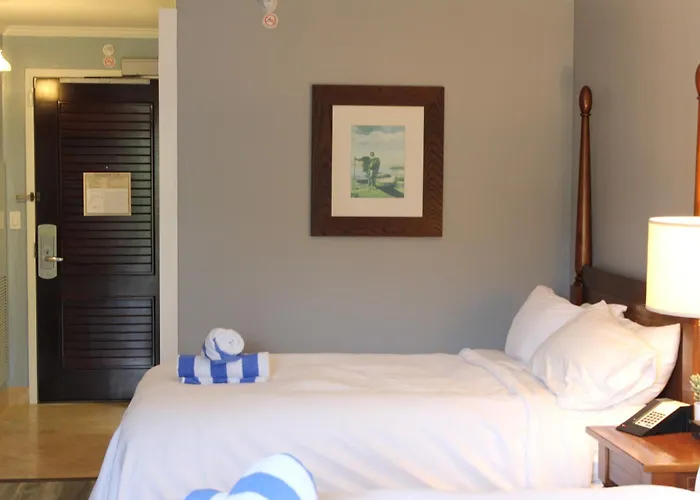 Exclusive Kauai Beachfront Resort With Dining, Bar, Spa, Pool & Waterslide
