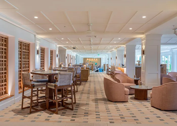 Exclusive Kauai Beachfront Resort With Dining, Bar, Spa, Pool & Waterslide